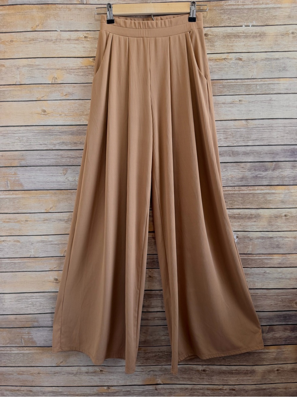 Saints & Hearts Tan Ribbed Pleated Wide Leg Pants Size Small